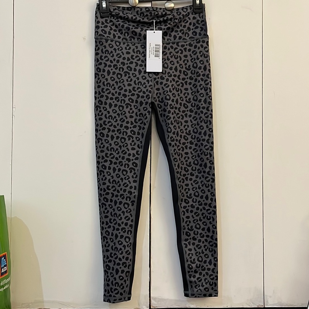 Leopard print leggings - NWT